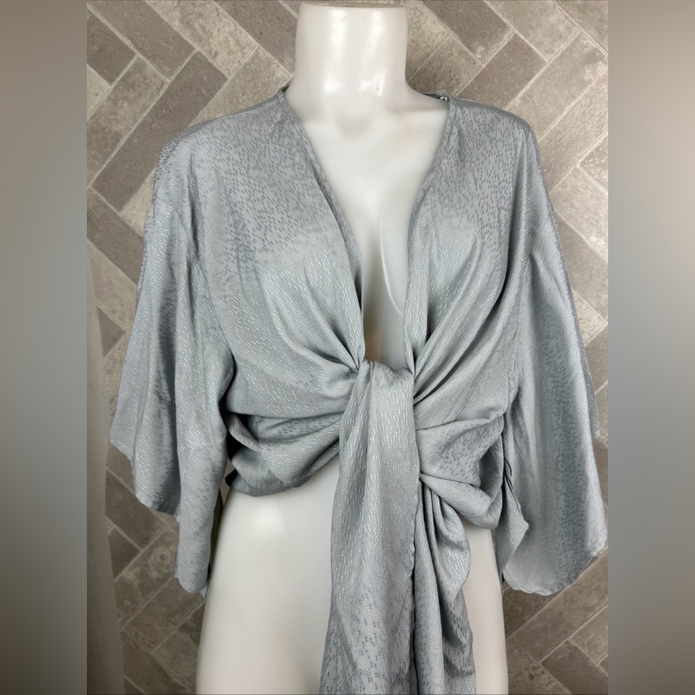 Final touch size M front tie wrap top in shimmery blue/ gray - Picture 2 of 6